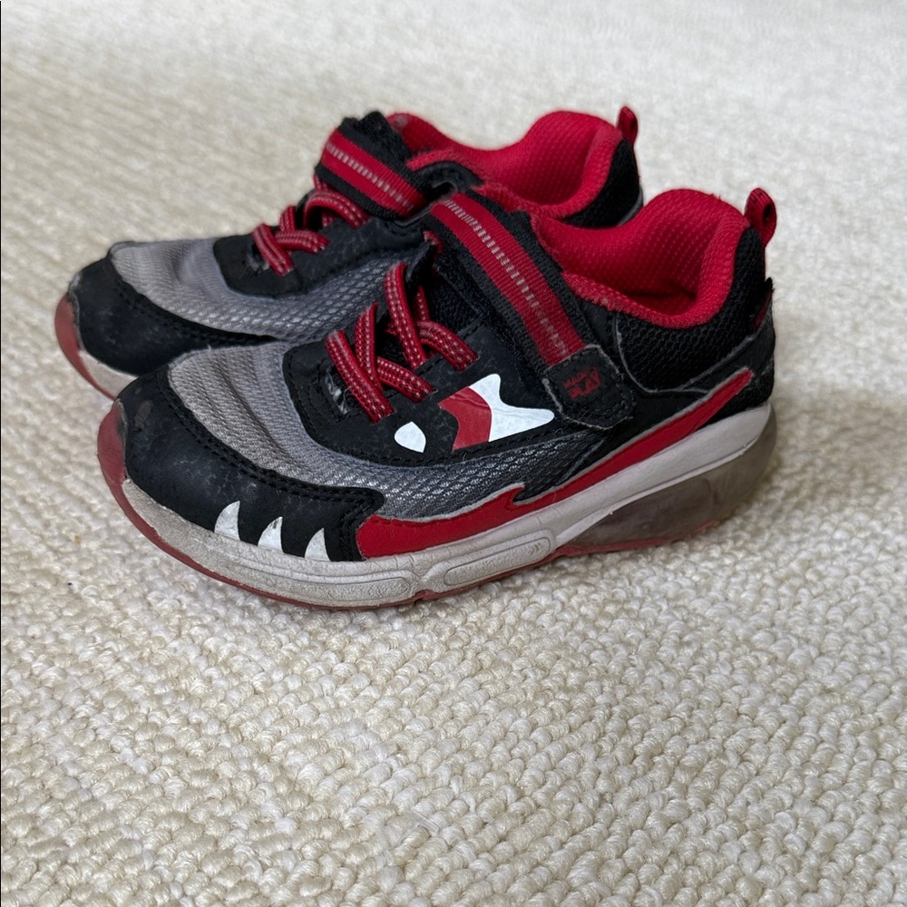 Stride Rite Made2Play Light Up Surge Bounce Sneakers